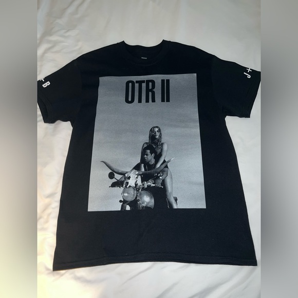 Tops - Beyoncé and JayZ On the Run II